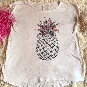 Loose white-T with colorful Pineapple design